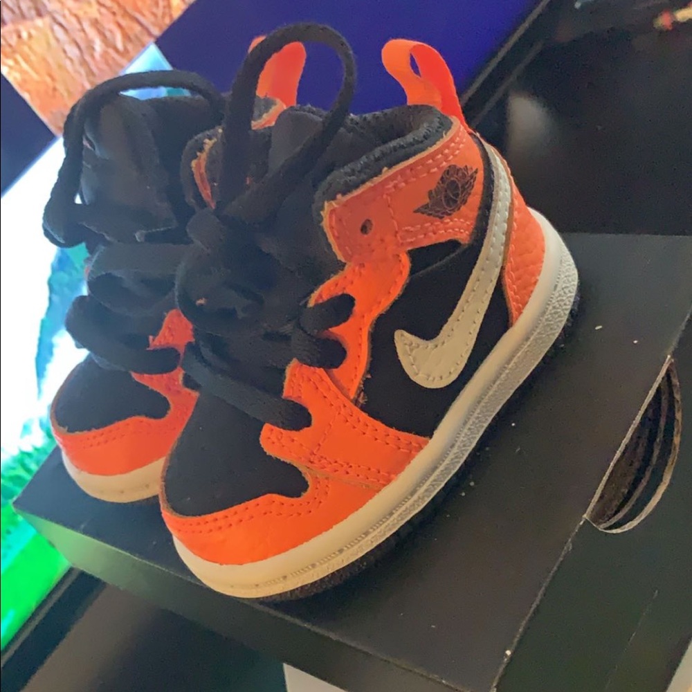 AJ 1